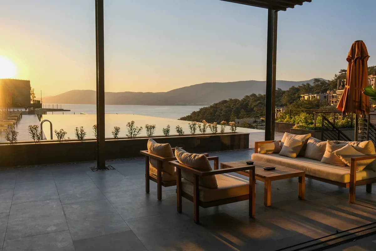 Al Fresco Dining: Two terraces. One for sunset aperitifs, one for long candlelit dinners beneath the stars.